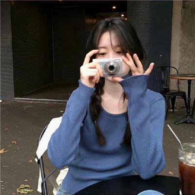 有色彩的女子